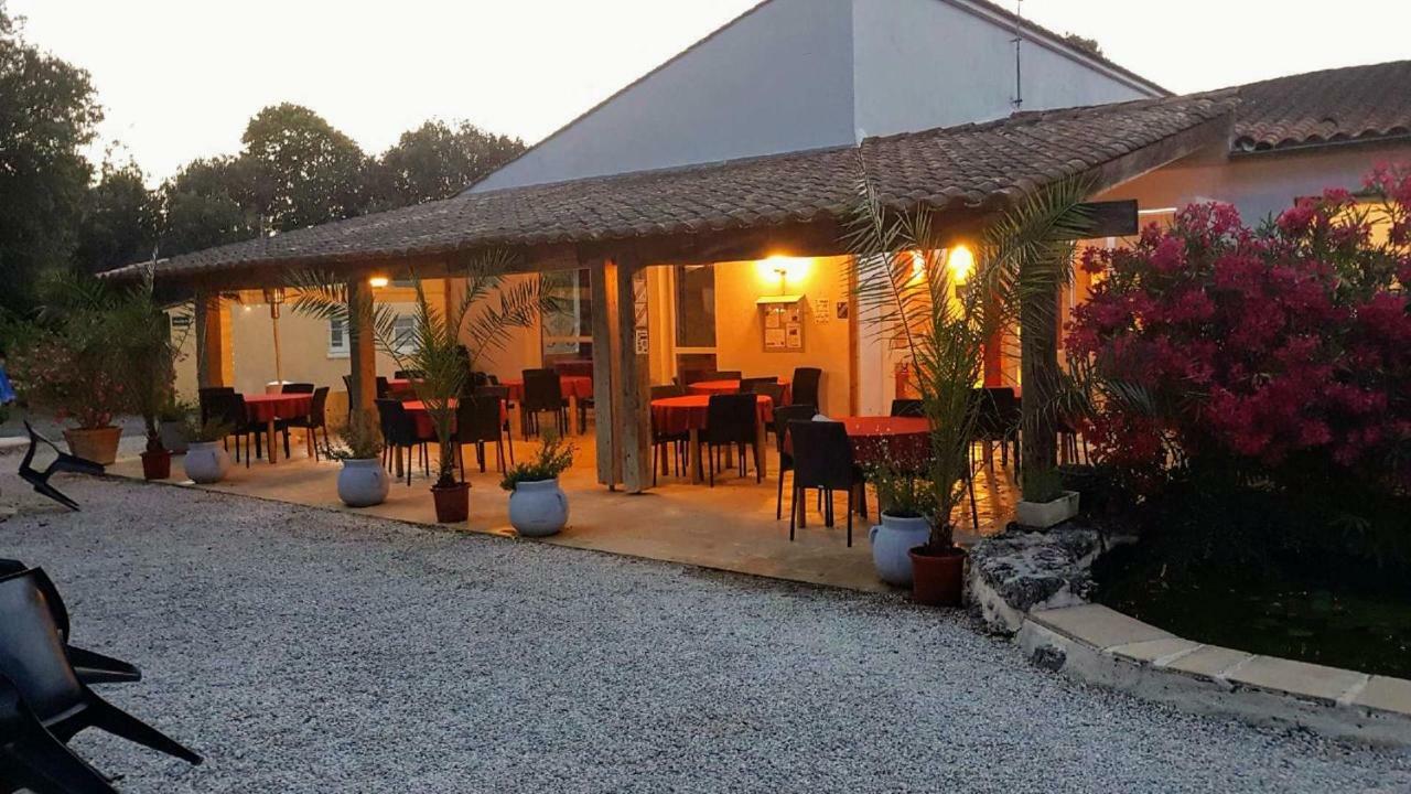 Les Chenes Verts Saint-Savinien المظهر الخارجي الصورة